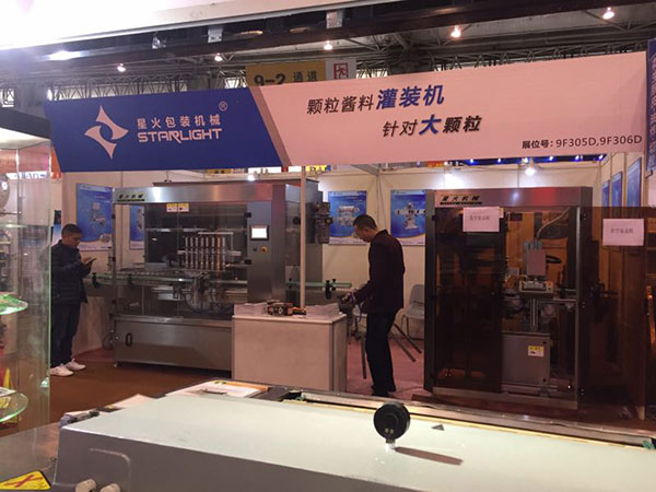 廣州星格在成都糖酒會展示最新產品-醬料灌裝機(圖1)