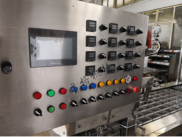 盒裝鴨血灌裝自動(dòng)化機(jī)械設(shè)備灌裝工序看得見(圖1)