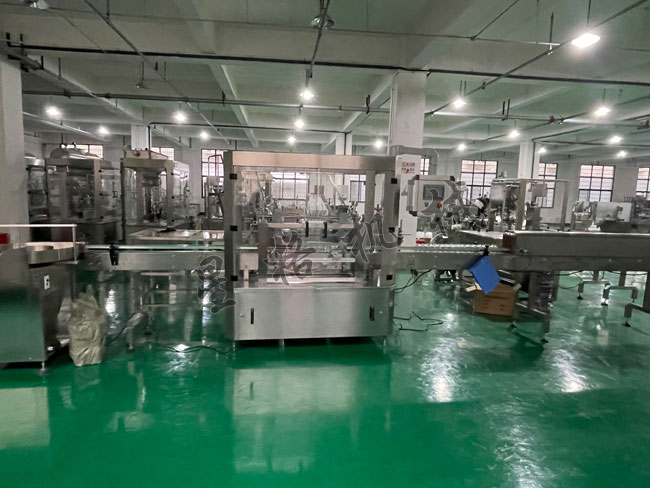 2022年新款自動醬料灌裝生產(chǎn)線上線了！(圖1)