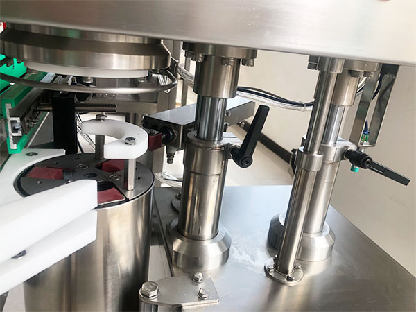 全套自動醬料灌裝生產(chǎn)線設(shè)備哪家賣的好(圖2) 全套自動醬料灌裝生產(chǎn)線設(shè)備哪家賣的好(圖2)