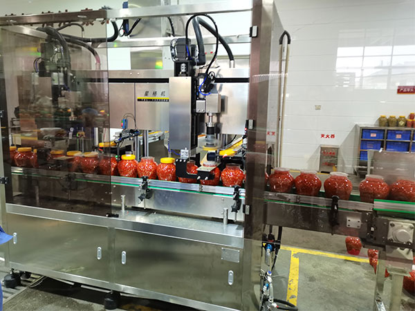 剁椒醬料灌裝生產(chǎn)線(xiàn)能為灌裝提供好的效果(圖1) 剁椒醬料灌裝生產(chǎn)線(xiàn)能為灌裝提供好的效果(圖1)