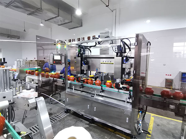 剁椒醬料灌裝生產(chǎn)線(xiàn)能為灌裝提供好的效果(圖3) 剁椒醬料灌裝生產(chǎn)線(xiàn)能為灌裝提供好的效果(圖3)