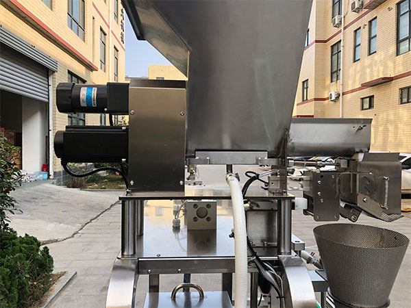 香椿醬料灌裝生產(chǎn)線那種灌裝方式的好(圖2)