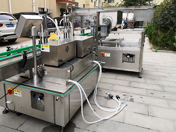 紅燒醬汁灌裝機(jī)械有幾種操作方法(圖2) 紅燒醬汁灌裝機(jī)械有幾種操作方法(圖2)