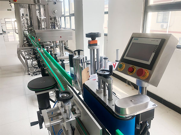 全自動果醬灌裝生產(chǎn)線設備精確定量、全自動灌裝(圖1)