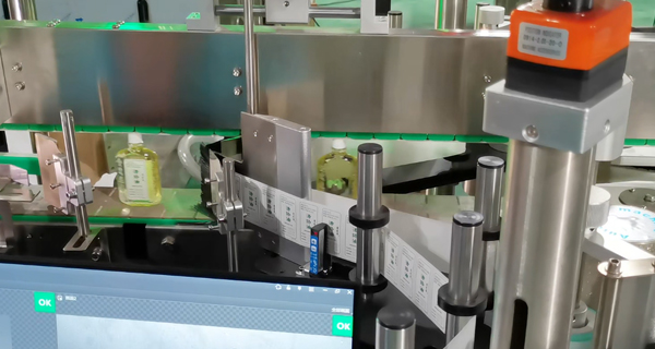 多品類(lèi)兼容!自動(dòng)灌裝旋蓋生產(chǎn)線成紅花油、風(fēng)油精企業(yè)新選擇(圖2) 多品類(lèi)兼容!自動(dòng)灌裝旋蓋生產(chǎn)線成紅花油、風(fēng)油精企業(yè)新選擇(圖2)